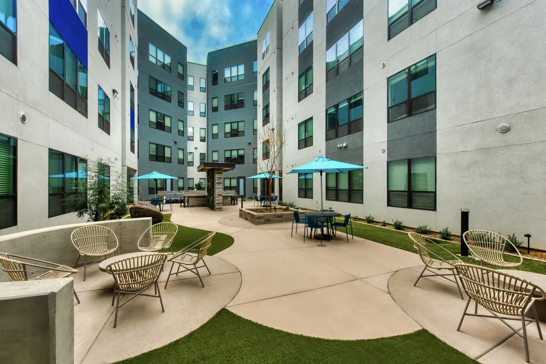The courtyard at Canvas Tempe
